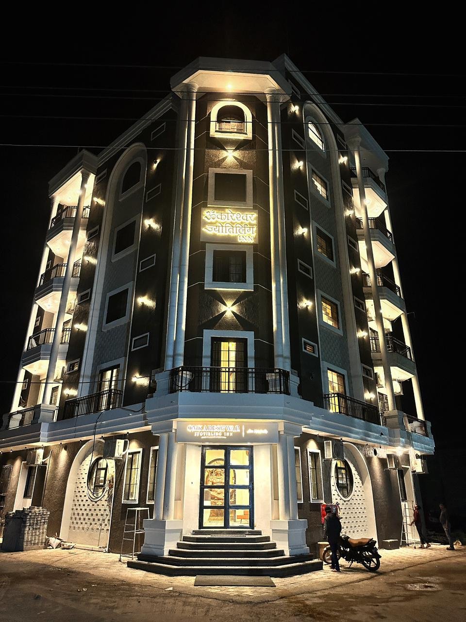 best hotel near omkareshwar temple