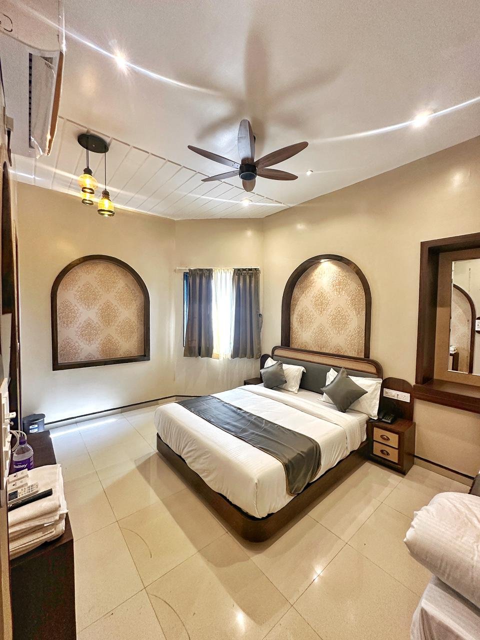 Omkareshwar jyotirling hotels