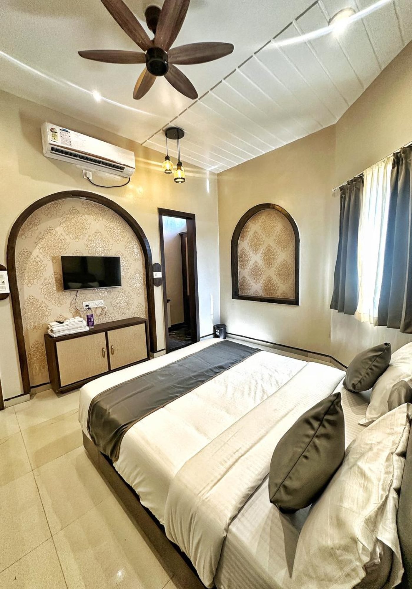 About Us Couple friendly Hotel in Omkareshwar